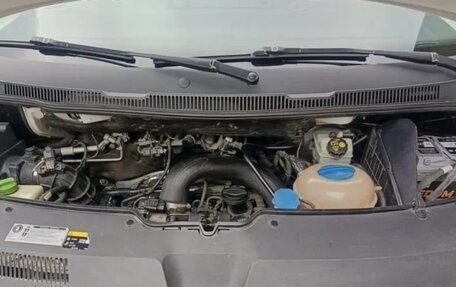 Volkswagen Caravelle T6 рестайлинг, 2016 год, 1 400 000 рублей, 1 фотография