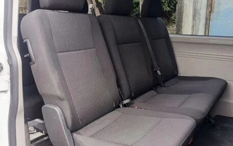 Volkswagen Caravelle T6 рестайлинг, 2016 год, 1 400 000 рублей, 5 фотография