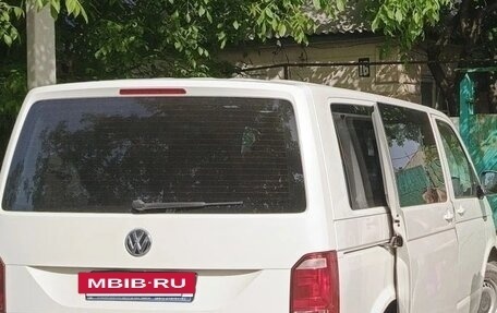 Volkswagen Caravelle T6 рестайлинг, 2016 год, 1 400 000 рублей, 9 фотография