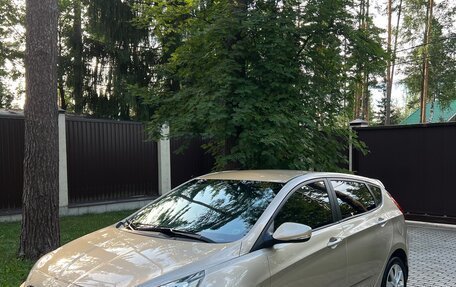 Hyundai Solaris II рестайлинг, 2011 год, 650 000 рублей, 3 фотография