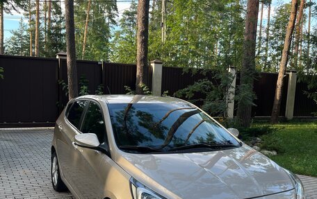 Hyundai Solaris II рестайлинг, 2011 год, 650 000 рублей, 2 фотография