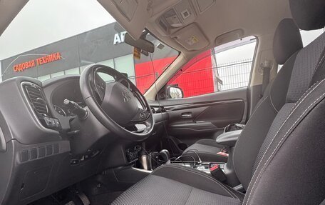 Mitsubishi Outlander III рестайлинг 3, 2020 год, 1 944 000 рублей, 6 фотография