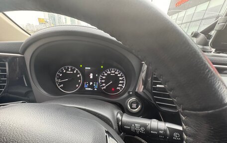 Mitsubishi Outlander III рестайлинг 3, 2020 год, 1 944 000 рублей, 8 фотография