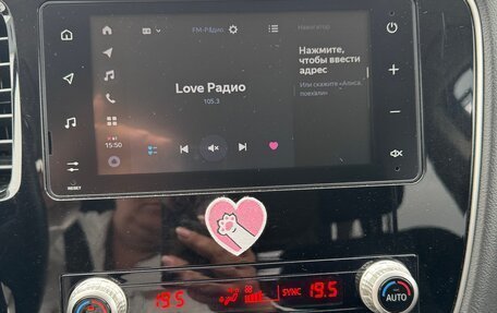 Mitsubishi Outlander III рестайлинг 3, 2020 год, 1 944 000 рублей, 9 фотография