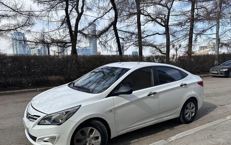 Hyundai Solaris II рестайлинг, 2015 год, 800 000 рублей, 2 фотография