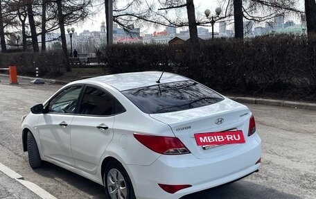 Hyundai Solaris II рестайлинг, 2015 год, 800 000 рублей, 3 фотография