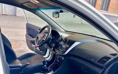 Hyundai Solaris II рестайлинг, 2015 год, 800 000 рублей, 8 фотография