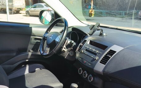 Mitsubishi Outlander III рестайлинг 3, 2010 год, 950 000 рублей, 2 фотография