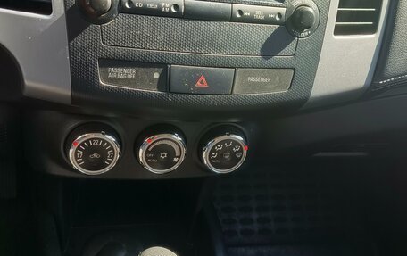 Mitsubishi Outlander III рестайлинг 3, 2010 год, 950 000 рублей, 4 фотография