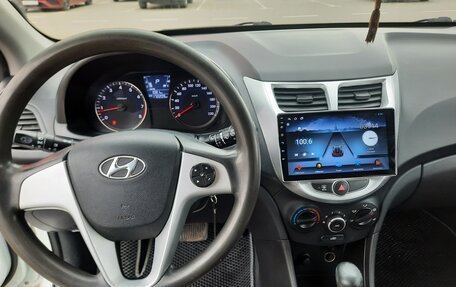 Hyundai Solaris II рестайлинг, 2013 год, 850 000 рублей, 21 фотография