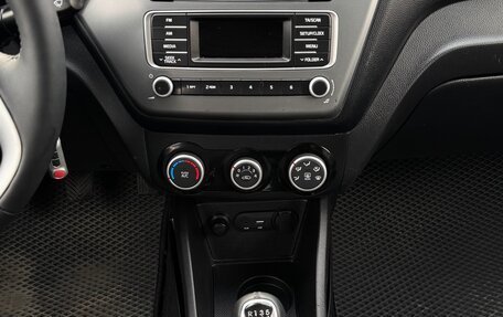 KIA Rio III рестайлинг, 2015 год, 899 000 рублей, 31 фотография