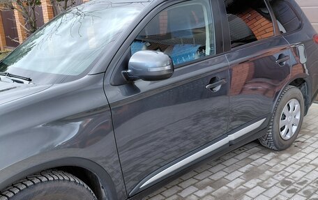 Mitsubishi Outlander III рестайлинг 3, 2017 год, 2 000 000 рублей, 2 фотография