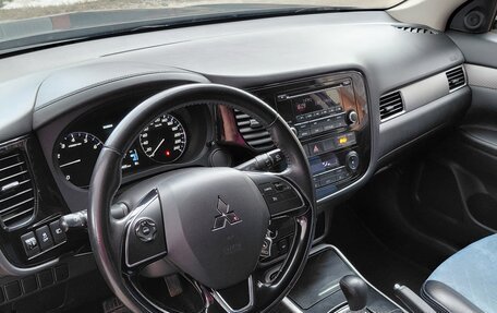 Mitsubishi Outlander III рестайлинг 3, 2017 год, 2 000 000 рублей, 8 фотография