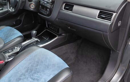 Mitsubishi Outlander III рестайлинг 3, 2017 год, 2 000 000 рублей, 4 фотография