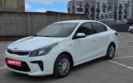 KIA Rio IV, 2018 год, 890 000 рублей, 1 фотография