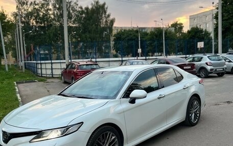 Toyota Camry, 2018 год, 2 360 000 рублей, 1 фотография