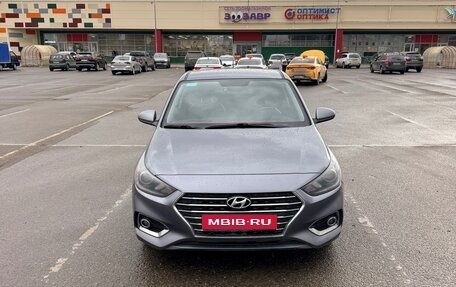 Hyundai Solaris II рестайлинг, 2017 год, 1 400 000 рублей, 1 фотография