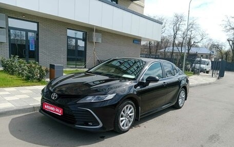 Toyota Camry, 2021 год, 1 890 000 рублей, 1 фотография