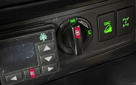 Toyota Land Cruiser Prado 150 рестайлинг 2, 2013 год, 3 197 000 рублей, 26 фотография