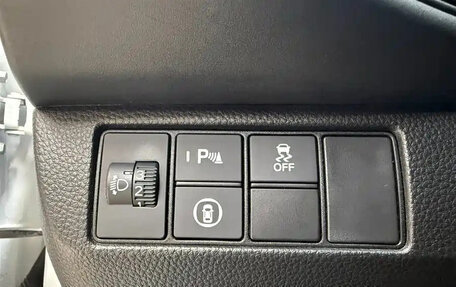 Honda Vezel, 2022 год, 1 900 013 рублей, 10 фотография