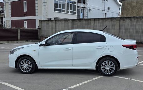 KIA Rio IV, 2018 год, 890 000 рублей, 10 фотография