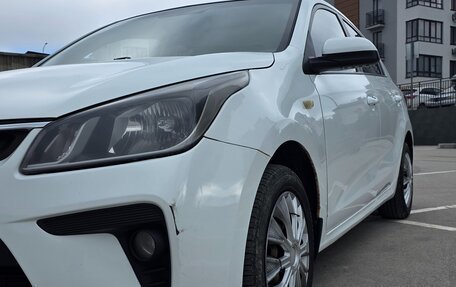 KIA Rio IV, 2018 год, 890 000 рублей, 13 фотография