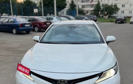 Toyota Camry, 2018 год, 2 360 000 рублей, 8 фотография