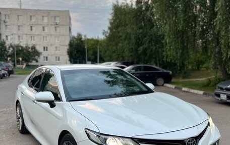 Toyota Camry, 2018 год, 2 360 000 рублей, 2 фотография