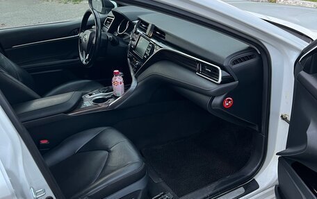 Toyota Camry, 2018 год, 2 360 000 рублей, 13 фотография