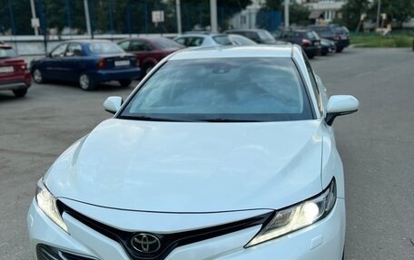 Toyota Camry, 2018 год, 2 360 000 рублей, 9 фотография