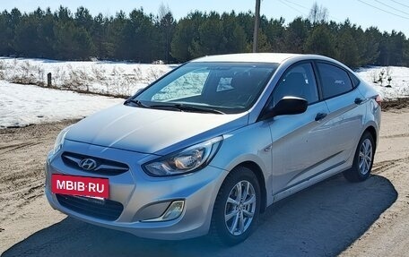 Hyundai Solaris II рестайлинг, 2011 год, 815 000 рублей, 3 фотография