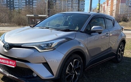Toyota C-HR I рестайлинг, 2018 год, 2 100 000 рублей, 2 фотография