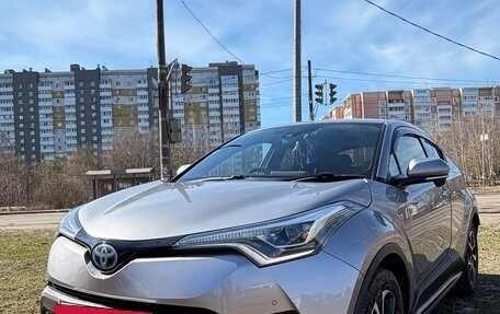 Toyota C-HR I рестайлинг, 2018 год, 2 100 000 рублей, 12 фотография