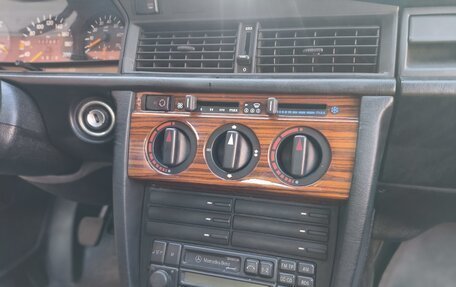 Mercedes-Benz 190 (W201), 1992 год, 2 400 000 рублей, 16 фотография