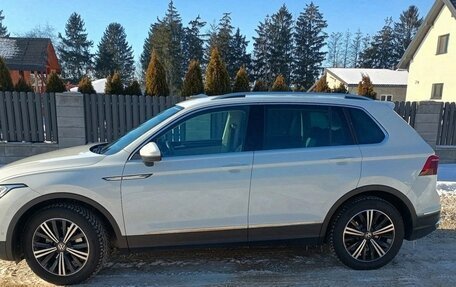 Volkswagen Tiguan II, 2021 год, 2 640 000 рублей, 4 фотография