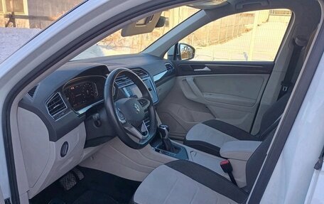 Volkswagen Tiguan II, 2021 год, 2 640 000 рублей, 8 фотография