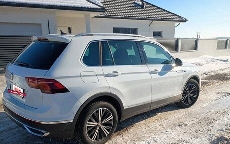Volkswagen Tiguan II, 2021 год, 2 640 000 рублей, 6 фотография