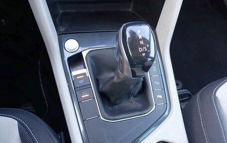 Volkswagen Tiguan II, 2021 год, 2 640 000 рублей, 18 фотография