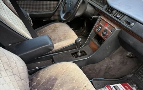 Mercedes-Benz E-Класс, 1992 год, 150 000 рублей, 2 фотография