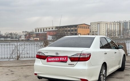 Toyota Camry, 2017 год, 2 250 000 рублей, 4 фотография