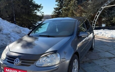 Volkswagen Golf V, 2004 год, 630 000 рублей, 3 фотография