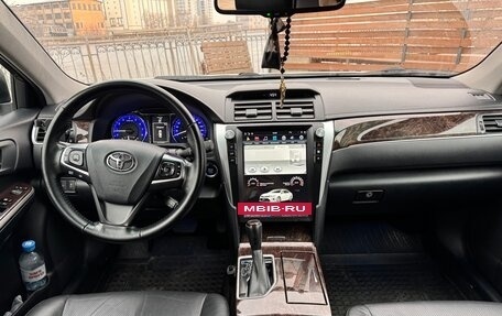 Toyota Camry, 2017 год, 2 250 000 рублей, 8 фотография