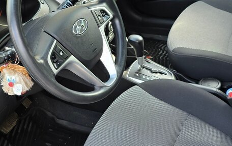 Hyundai Solaris II рестайлинг, 2013 год, 1 100 000 рублей, 18 фотография