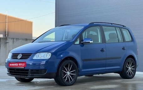 Volkswagen Touran III, 2004 год, 640 000 рублей, 2 фотография