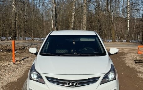 Hyundai Solaris II рестайлинг, 2015 год, 950 000 рублей, 2 фотография