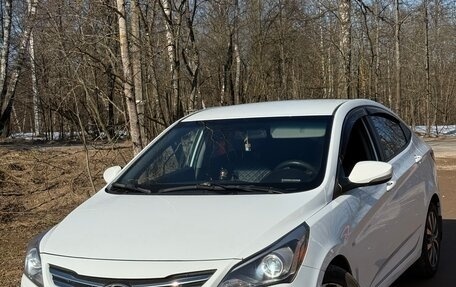 Hyundai Solaris II рестайлинг, 2015 год, 950 000 рублей, 3 фотография