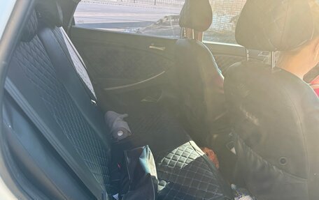 Hyundai Solaris II рестайлинг, 2015 год, 950 000 рублей, 18 фотография