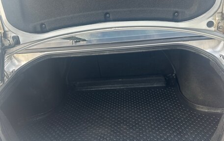 Hyundai Sonata IV рестайлинг, 2005 год, 300 000 рублей, 16 фотография