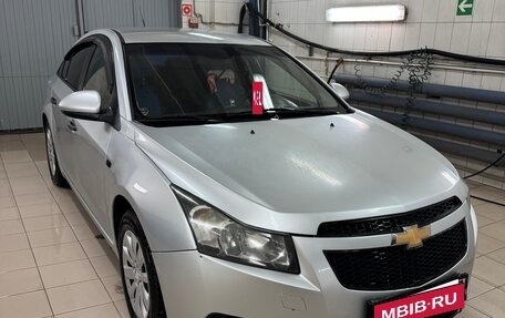 Chevrolet Cruze II, 2010 год, 580 000 рублей, 3 фотография