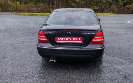 Mercedes-Benz C-Класс, 2004 год, 600 000 рублей, 3 фотография